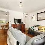 Islay Cottage - Lyttelton Holiday Home